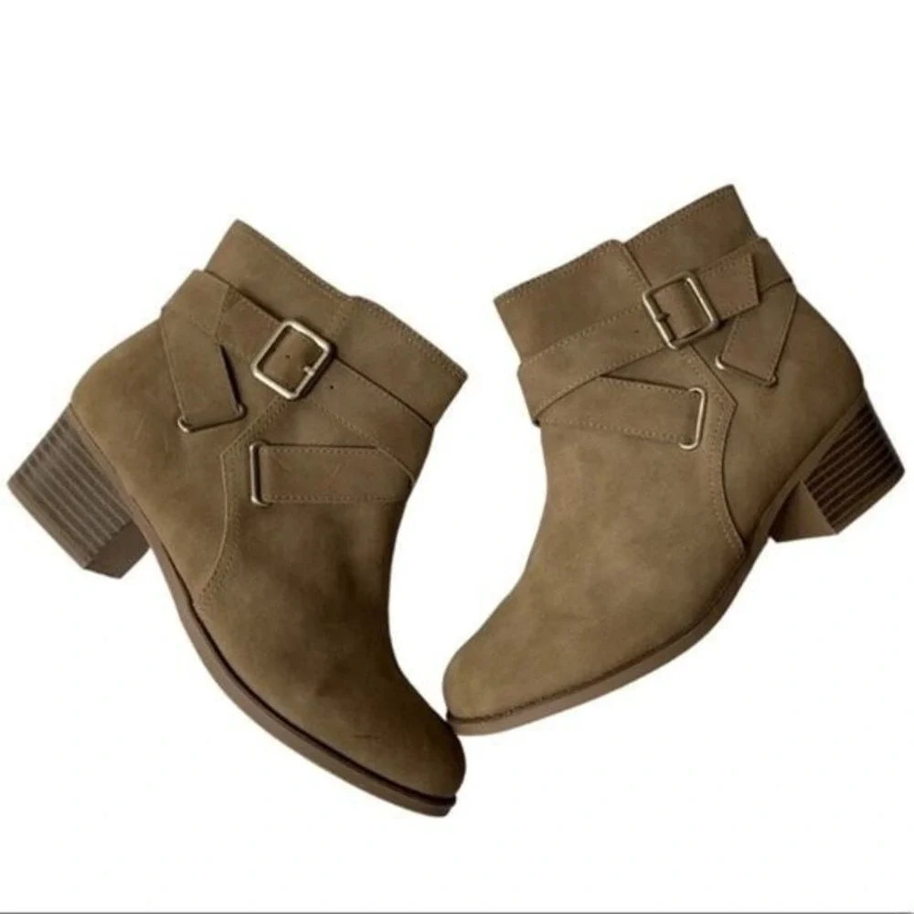 Tan Faux Suede Buckle Ankle Boots Size 5 winter fall casual